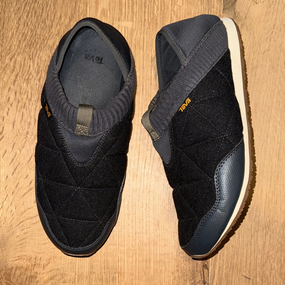 Teva Men’s Quilted Slip-On Loafers in Black and Gray size 10